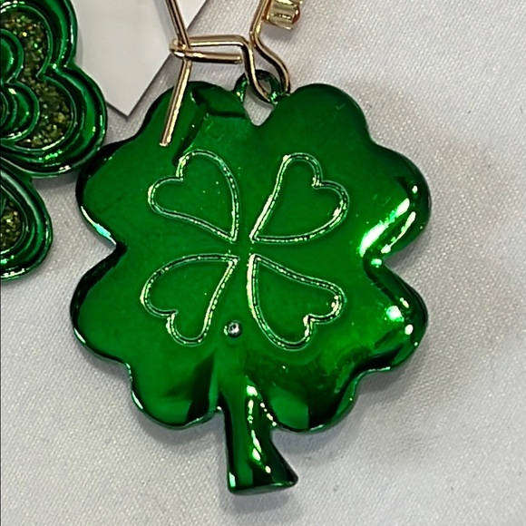 Betsey Johnson LUCKY CHARM SHAMROCK Shepard Hook Earrings St Patricks Day NWT - Picture 8 of 8